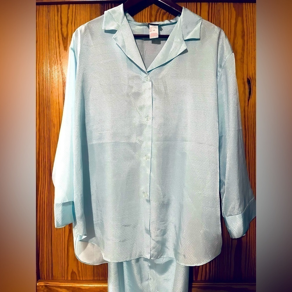 NEW Linda Aqua Blue Satin Pajama Set size Medium